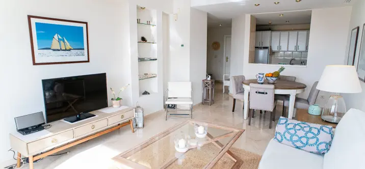 Short-term rent of middle floor apartment in Elviria 2