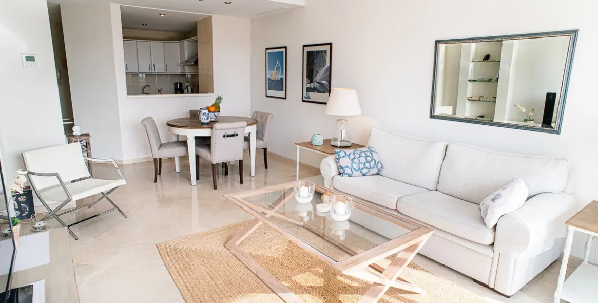 Short-term rent of middle floor apartment in Elviria 4