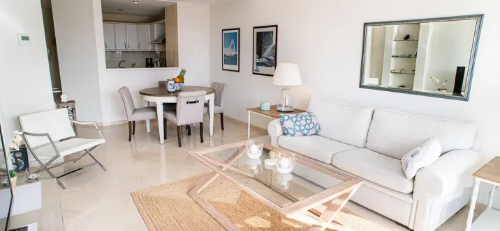 Short-term rent of middle floor apartment in Elviria 3