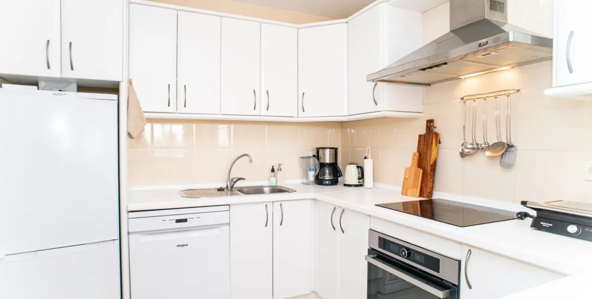 Short-term rent of middle floor apartment in Elviria 6