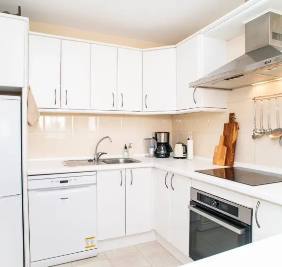 Short-term rent of middle floor apartment in Elviria