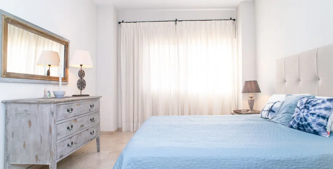 Short-term rent of middle floor apartment in Elviria 13