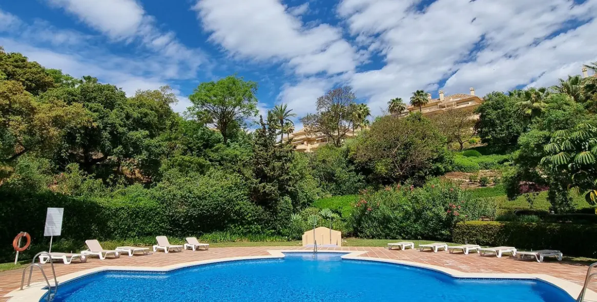 Short-term rent of middle floor apartment in Elviria 18