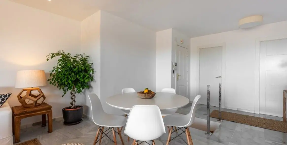 Short-term rent of middle floor apartment in Nueva Andalucía 25