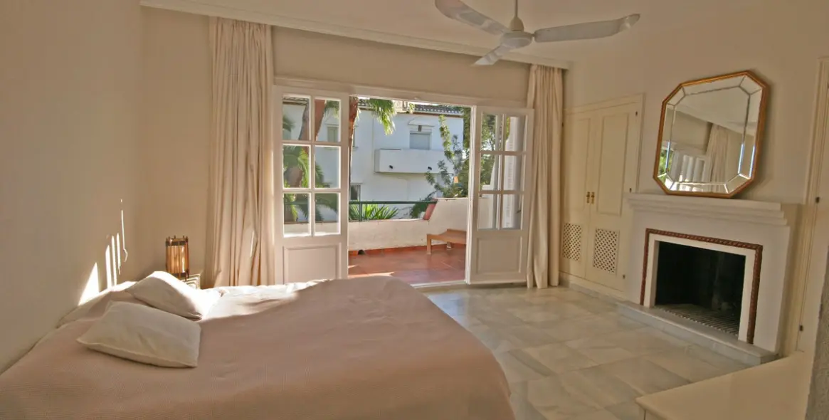 Long-term rent of duplex in Estepona 11