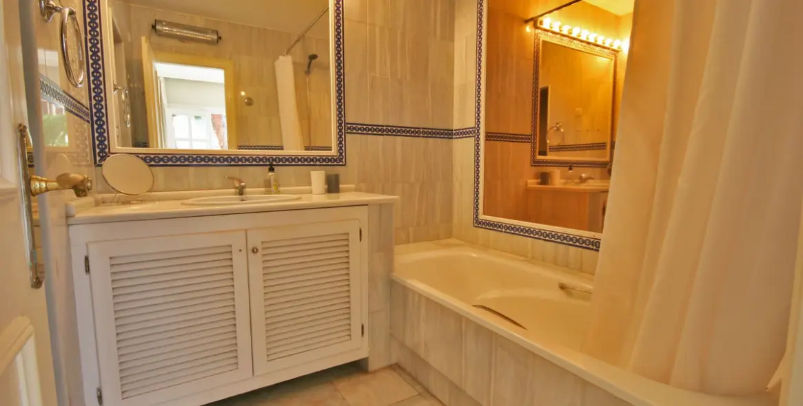 Long-term rent of duplex in Estepona 13