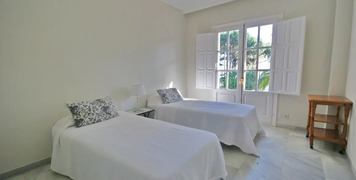 Long-term rent of duplex in Estepona 14