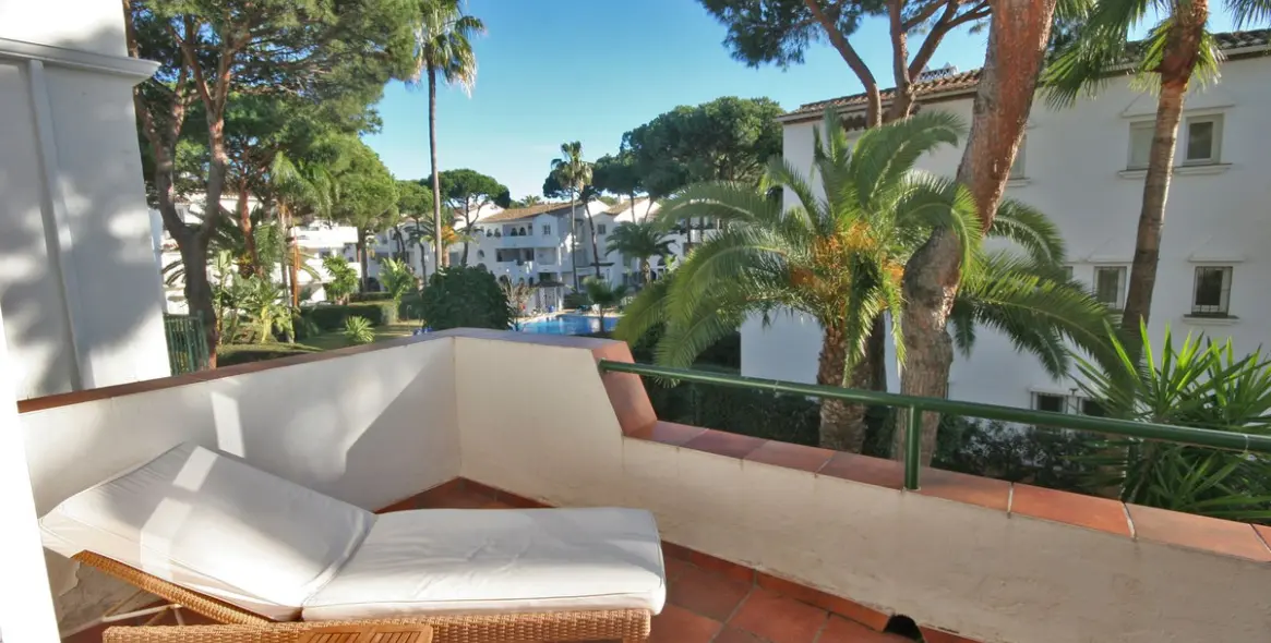 Long-term rent of duplex in Estepona 17