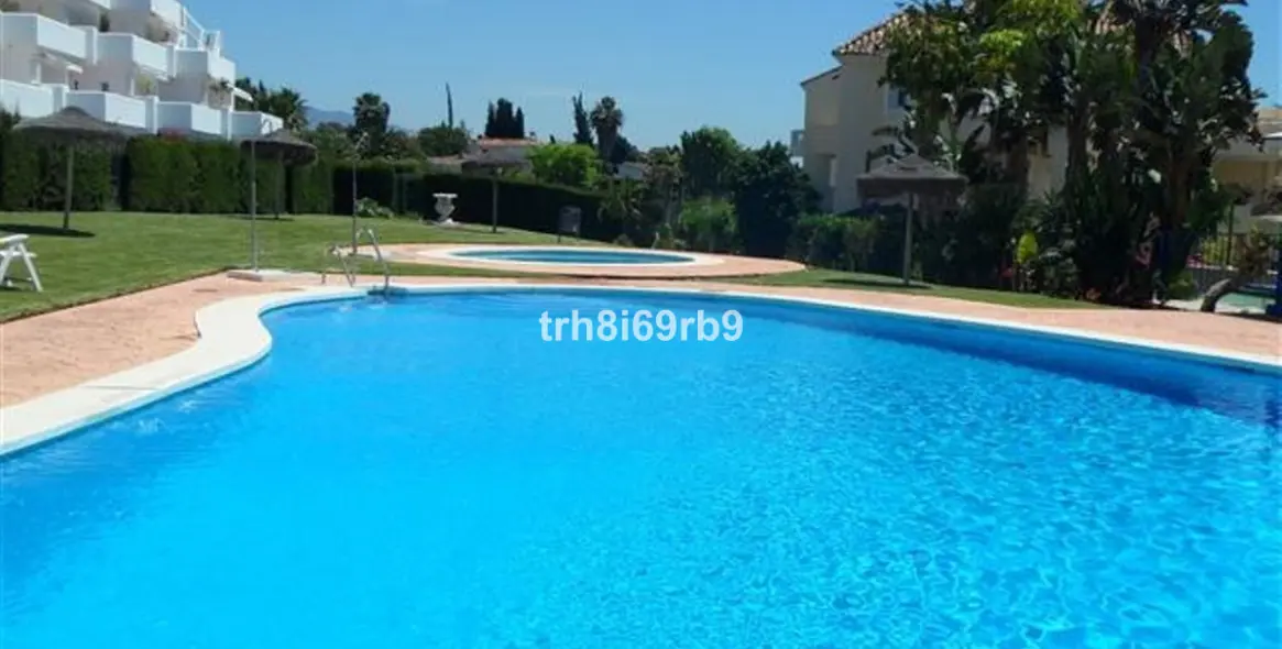 Short-term rent of penthouse in El Paraiso 2