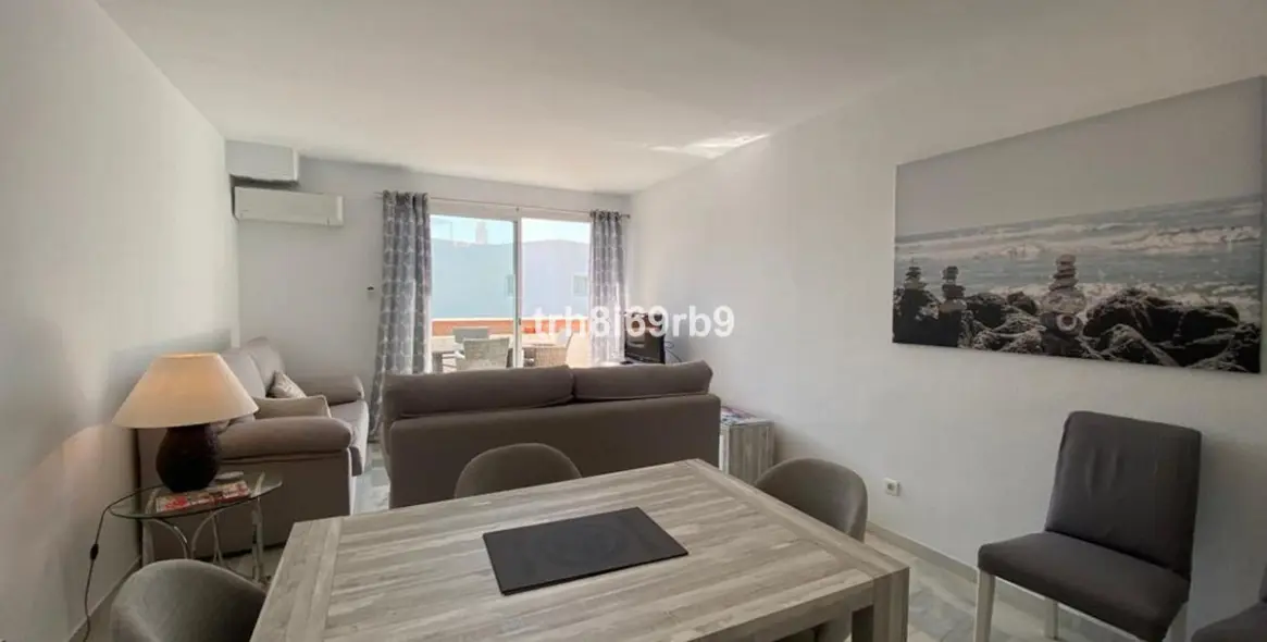 Short-term rent of penthouse in El Paraiso 4