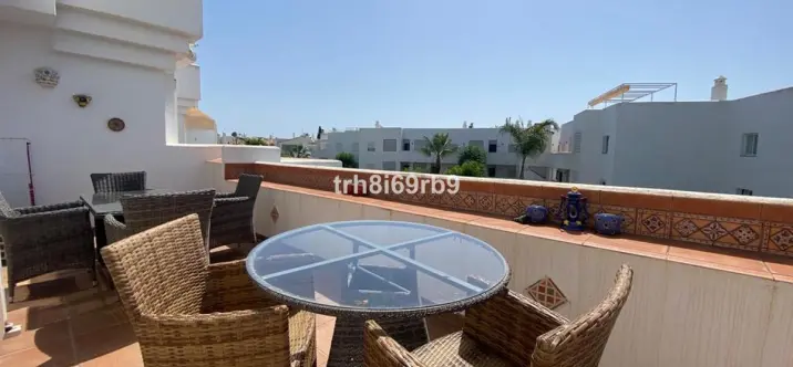 Short-term rent of penthouse in El Paraiso 4