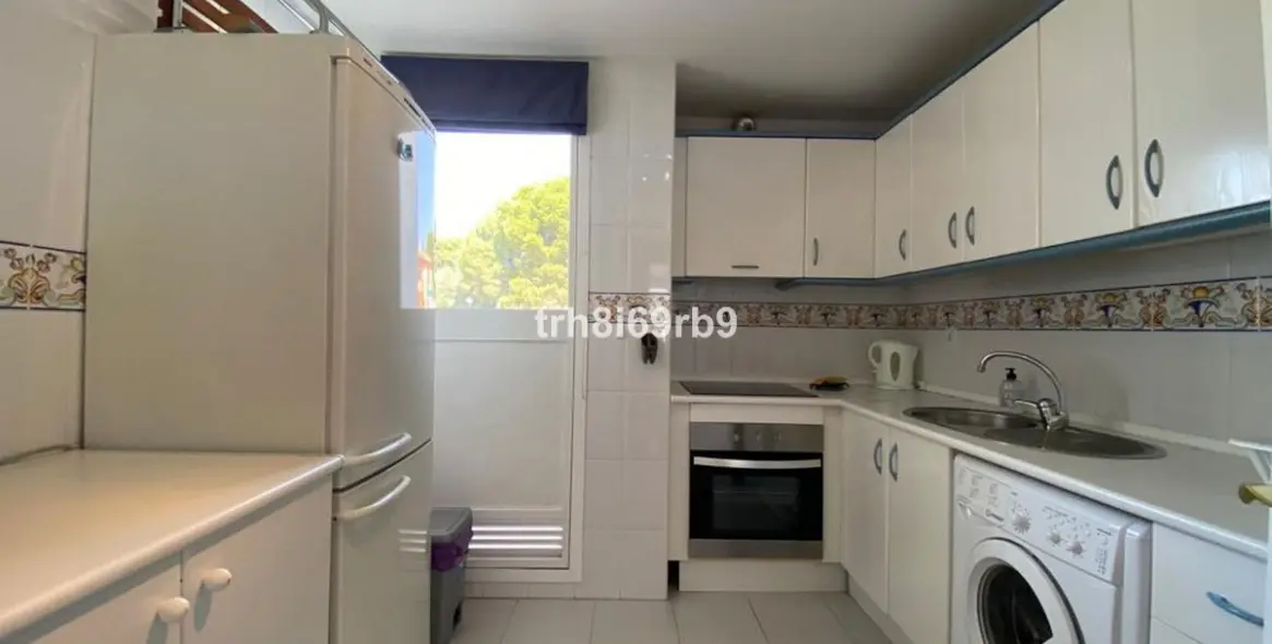 Short-term rent of penthouse in El Paraiso 8