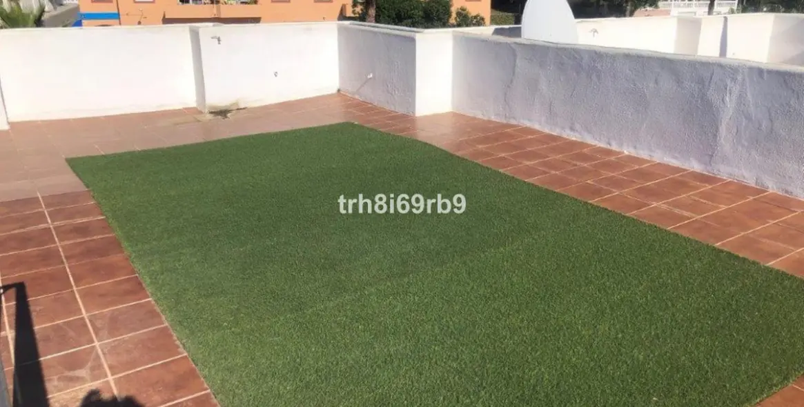 Short-term rent of penthouse in El Paraiso 9