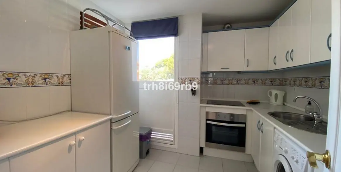 Short-term rent of penthouse in El Paraiso 13