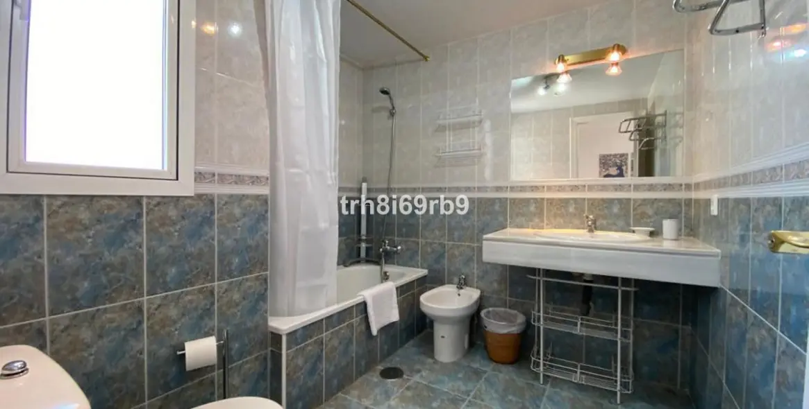 Short-term rent of penthouse in El Paraiso 16