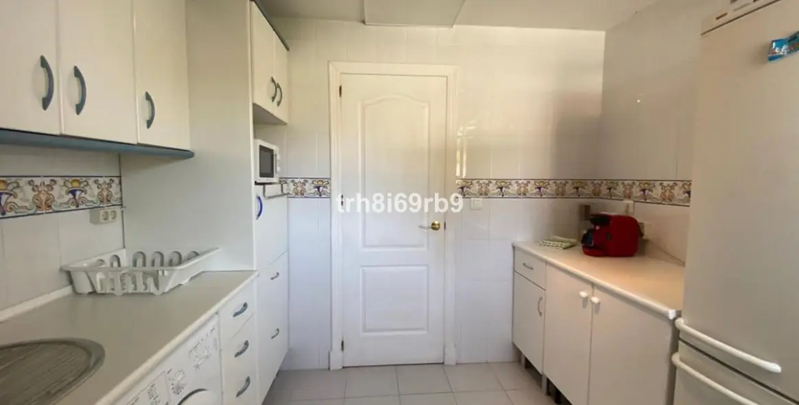 Short-term rent of penthouse in El Paraiso 18