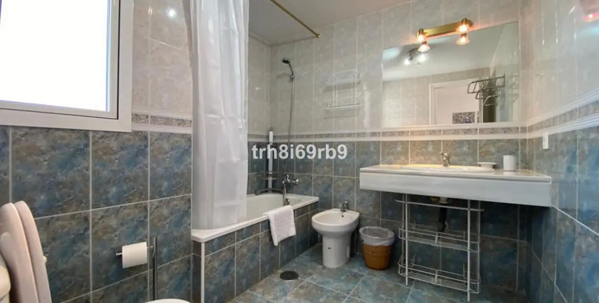 Short-term rent of penthouse in El Paraiso 19