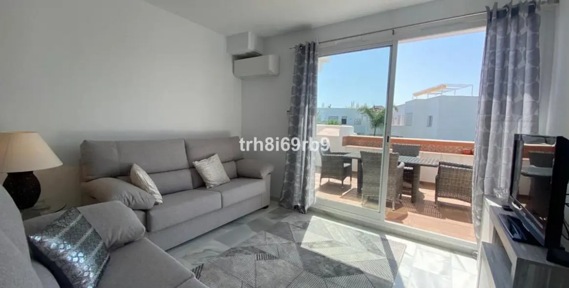 Short-term rent of penthouse in El Paraiso 20