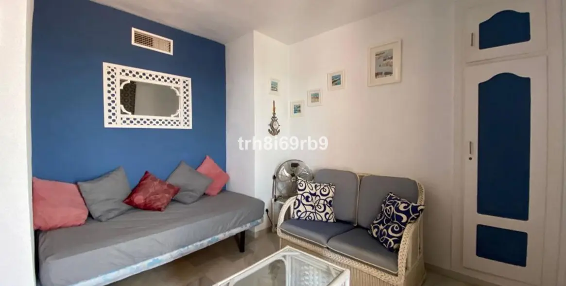 Short-term rent of penthouse in El Paraiso 1