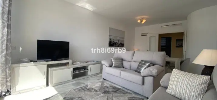 Short-term rent of penthouse in El Paraiso 2