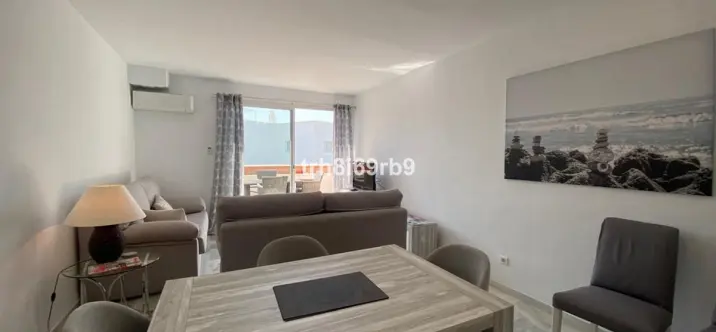 Short-term rent of penthouse in El Paraiso 3