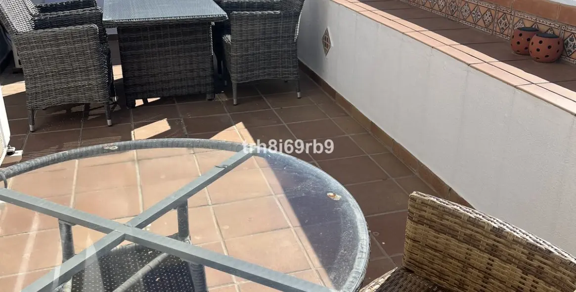 Short-term rent of penthouse in El Paraiso 22