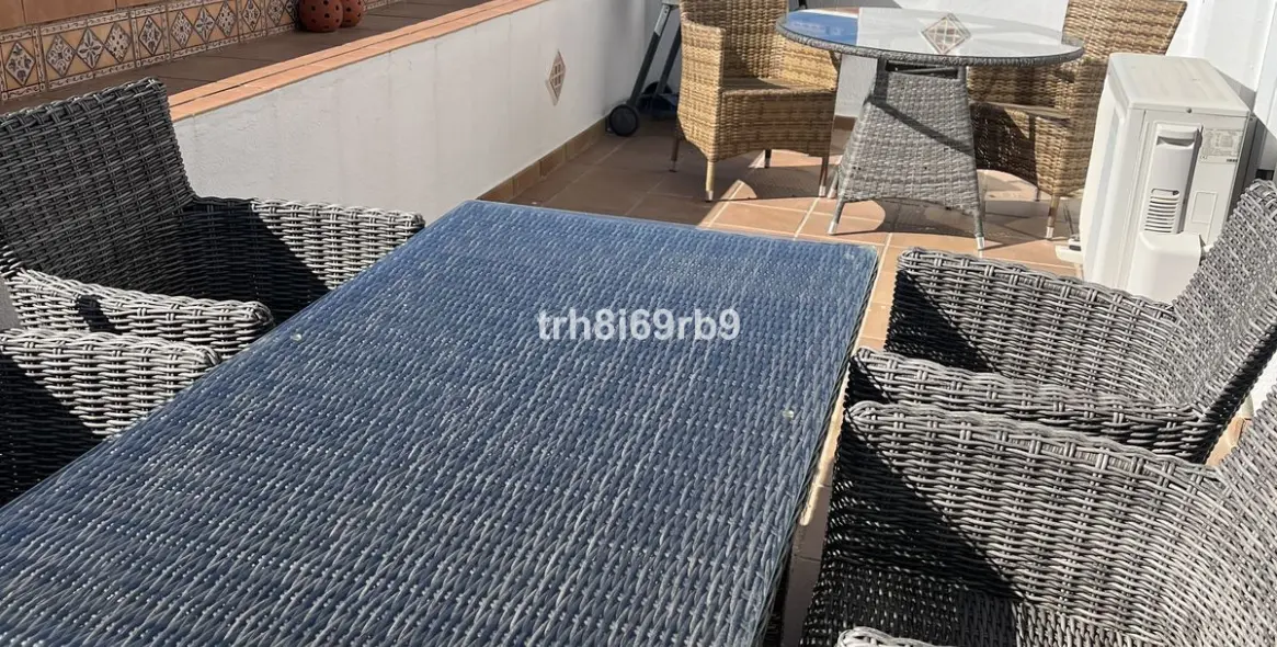 Short-term rent of penthouse in El Paraiso 23
