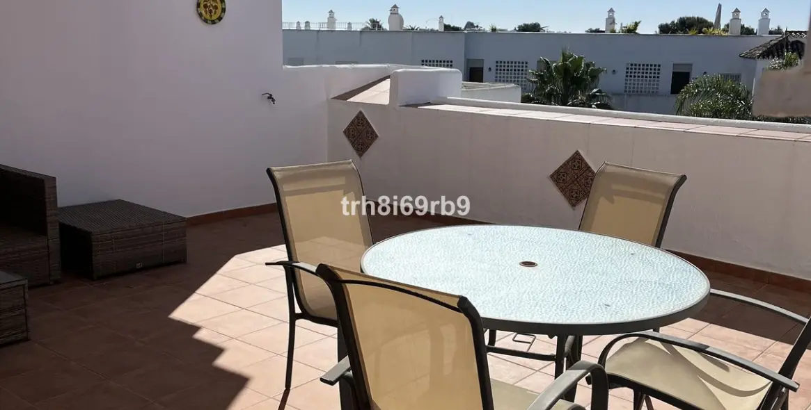 Short-term rent of penthouse in El Paraiso 26