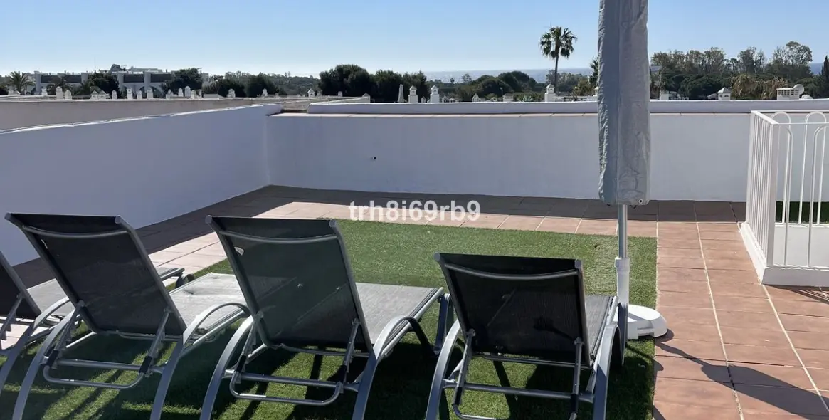 Short-term rent of penthouse in El Paraiso 29