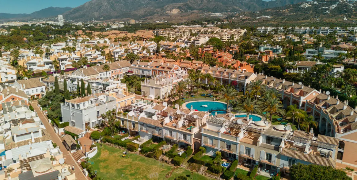 Long-term rent of townhouse in Bahía de Marbella 16