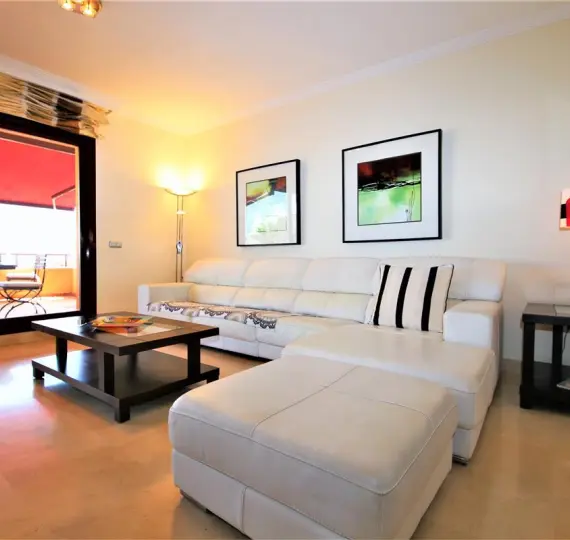 Short-term rent of middle floor apartment in Estepona