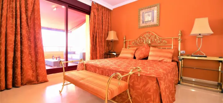 Short-term rent of middle floor apartment in Estepona 2