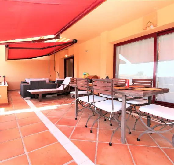 Short-term rent of middle floor apartment in Estepona