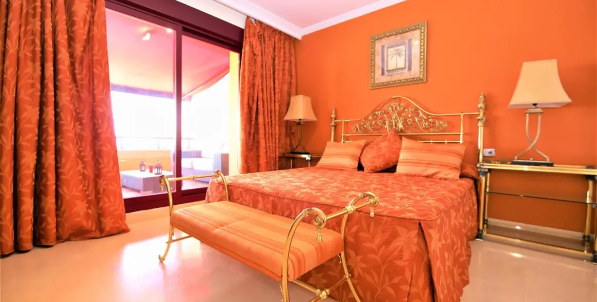 Short-term rent of middle floor apartment in Estepona 3