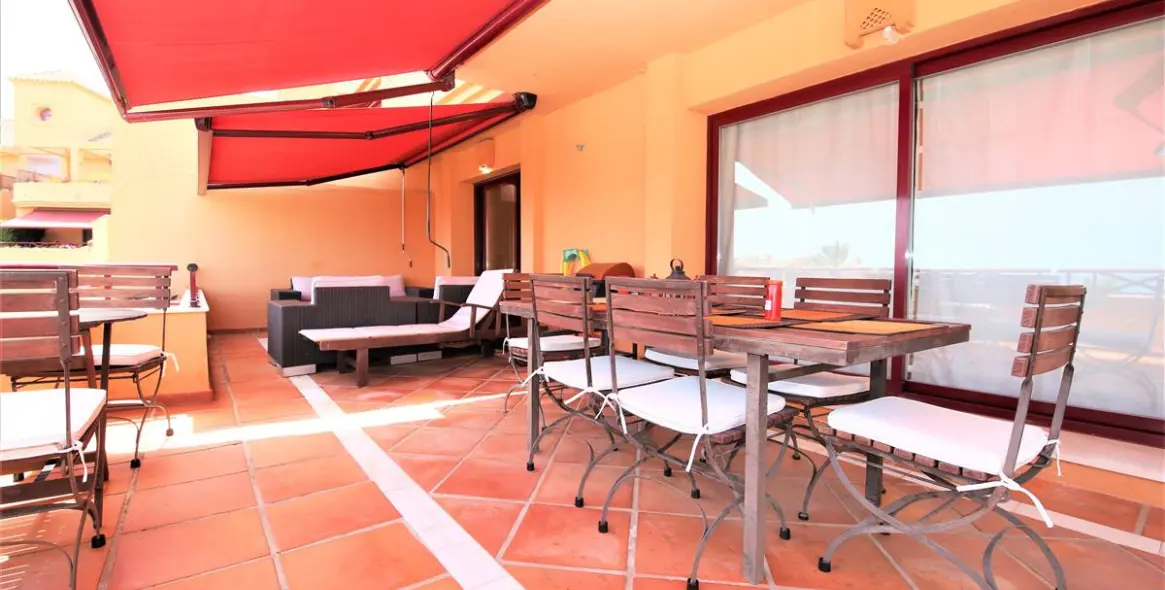 Short-term rent of middle floor apartment in Estepona 4