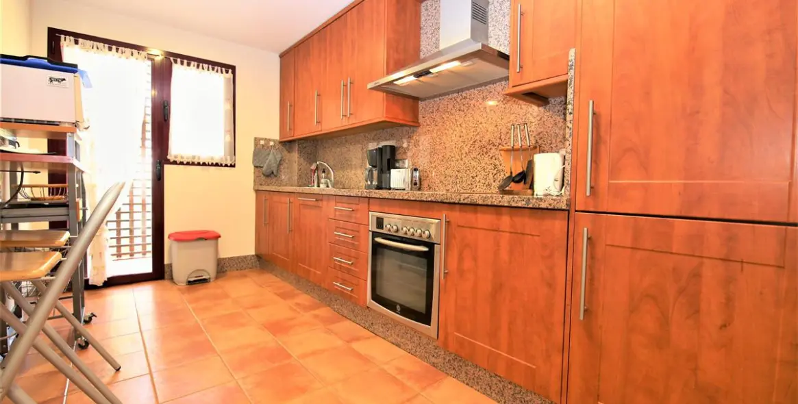Short-term rent of middle floor apartment in Estepona 7