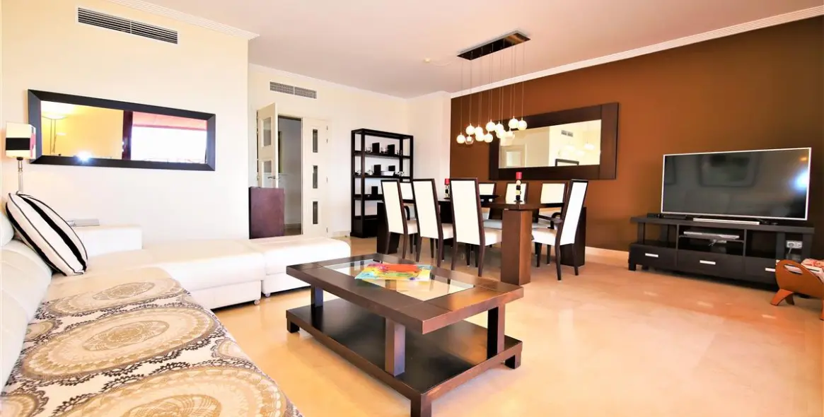 Short-term rent of middle floor apartment in Estepona 12