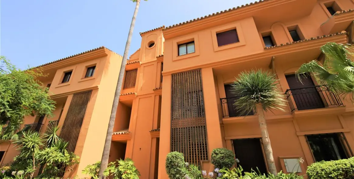 Short-term rent of middle floor apartment in Estepona 14