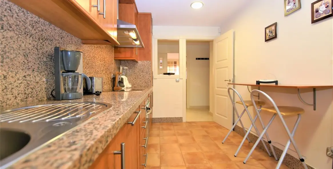 Short-term rent of middle floor apartment in Estepona 15