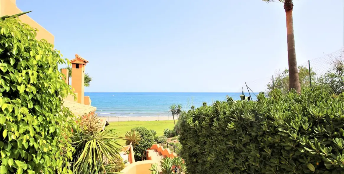 Short-term rent of middle floor apartment in Estepona 20