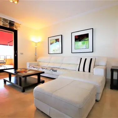 Short-term rent of middle floor apartment in Estepona