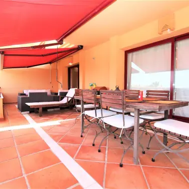 Short-term rent of middle floor apartment in Estepona