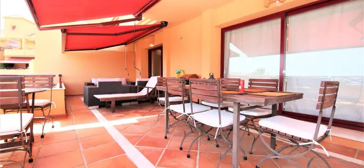 Short-term rent of middle floor apartment in Estepona 3