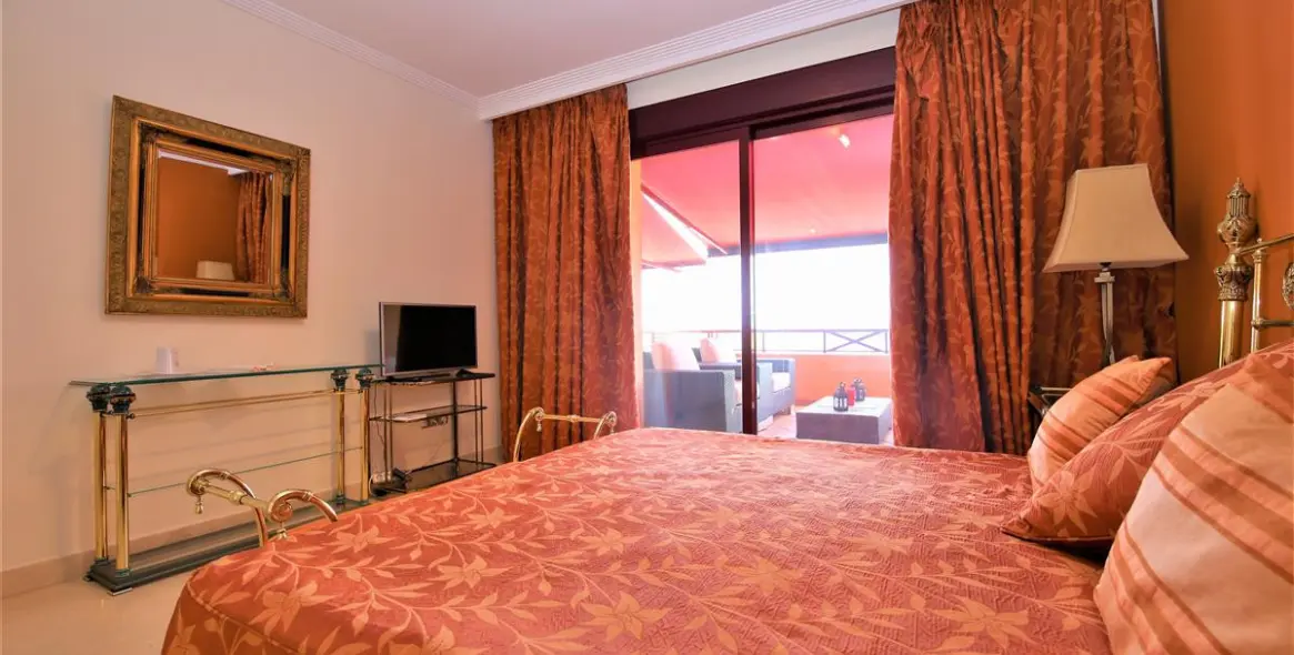 Short-term rent of middle floor apartment in Estepona 17