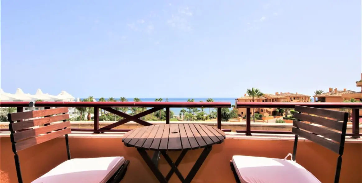 Short-term rent of middle floor apartment in Estepona 19