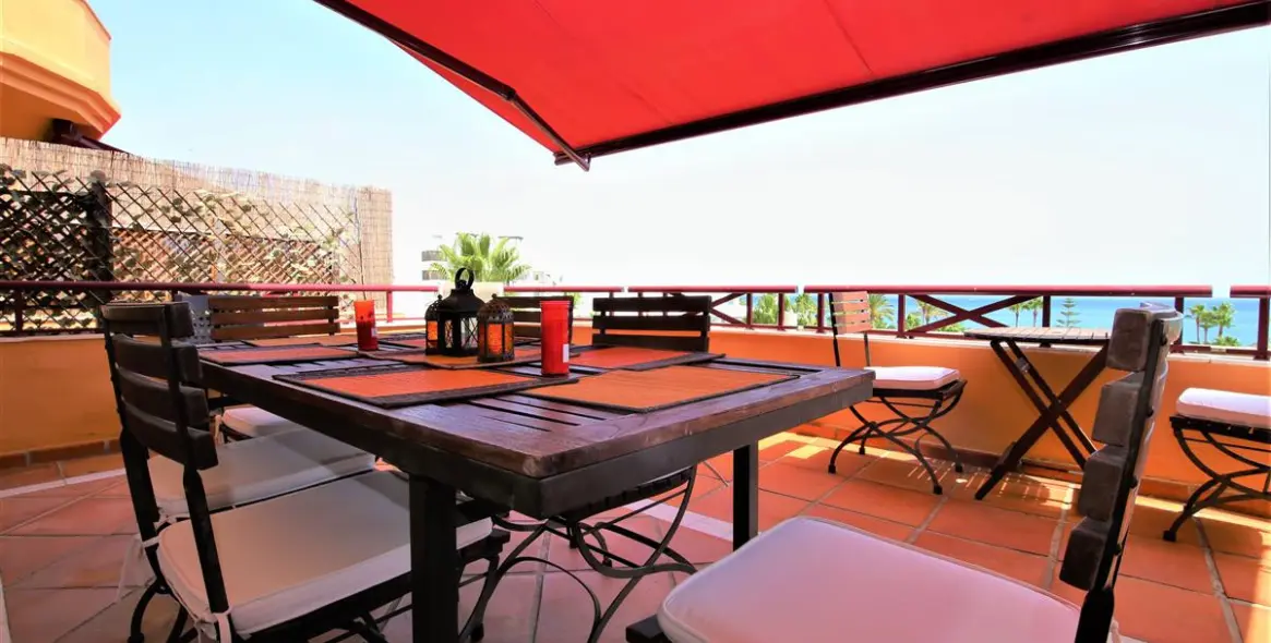 Short-term rent of middle floor apartment in Estepona 21