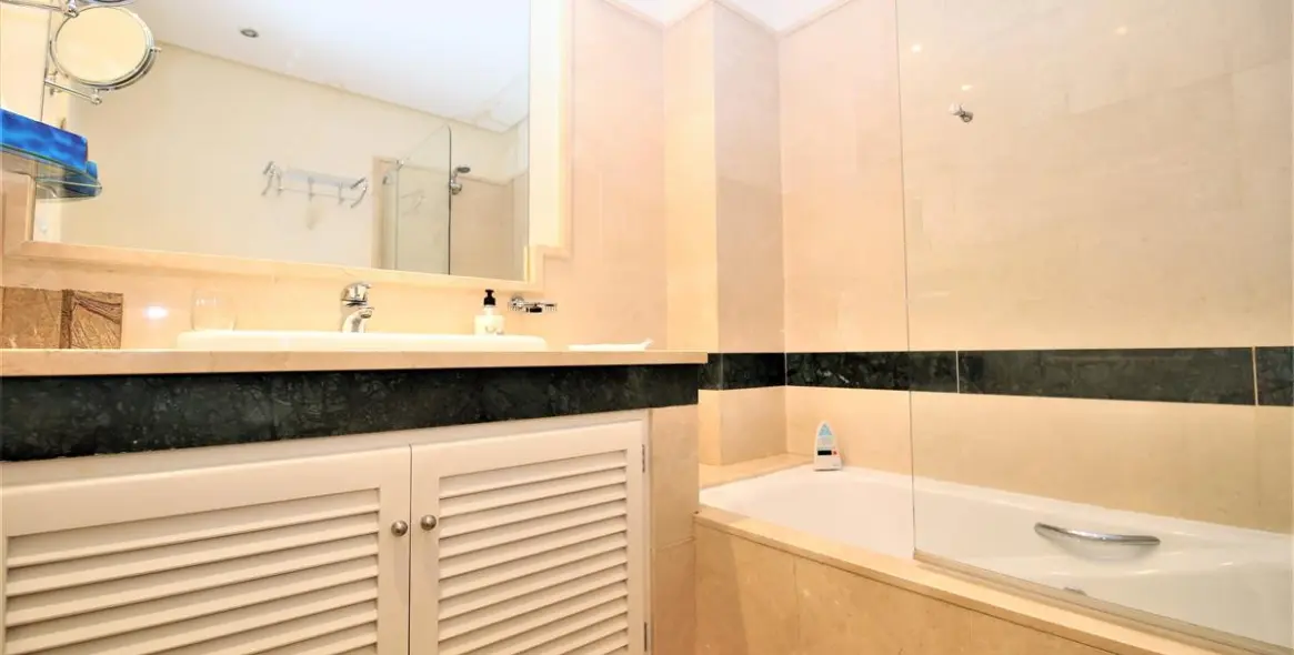 Short-term rent of middle floor apartment in Estepona 22