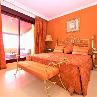 Short-term rent of middle floor apartment in Estepona
