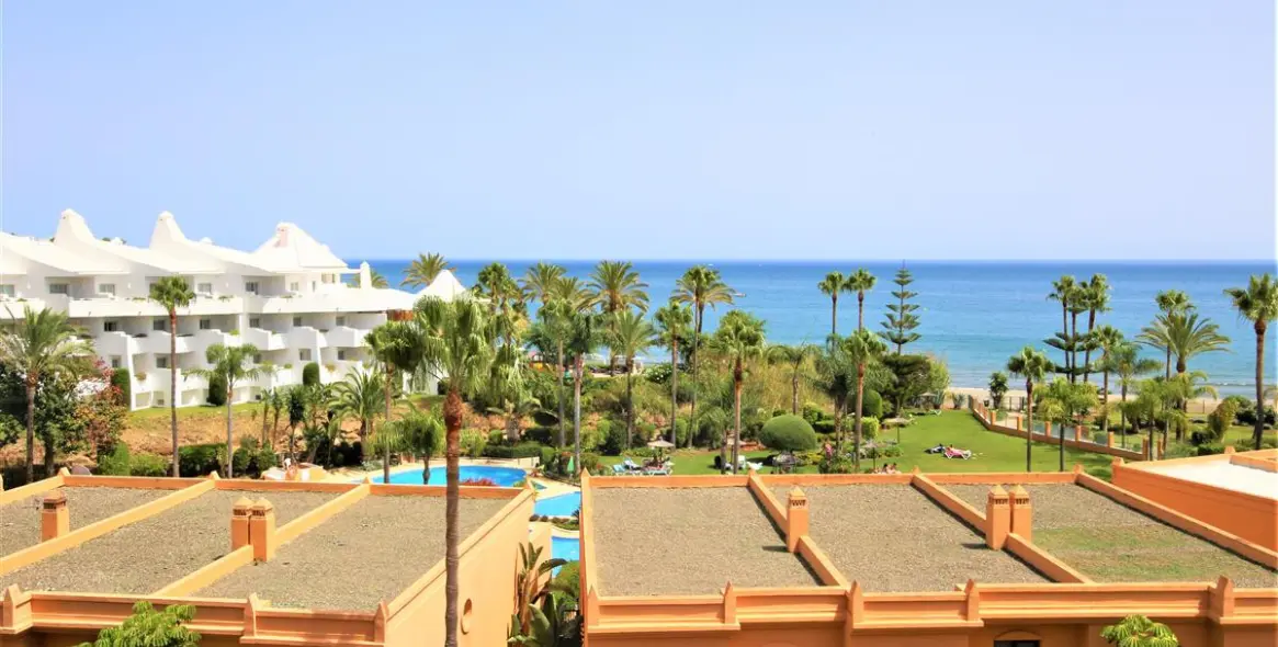 Short-term rent of middle floor apartment in Estepona 10