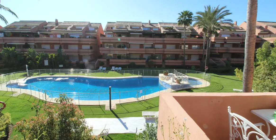 Short-term rent of middle floor apartment in Puerto Banús 1